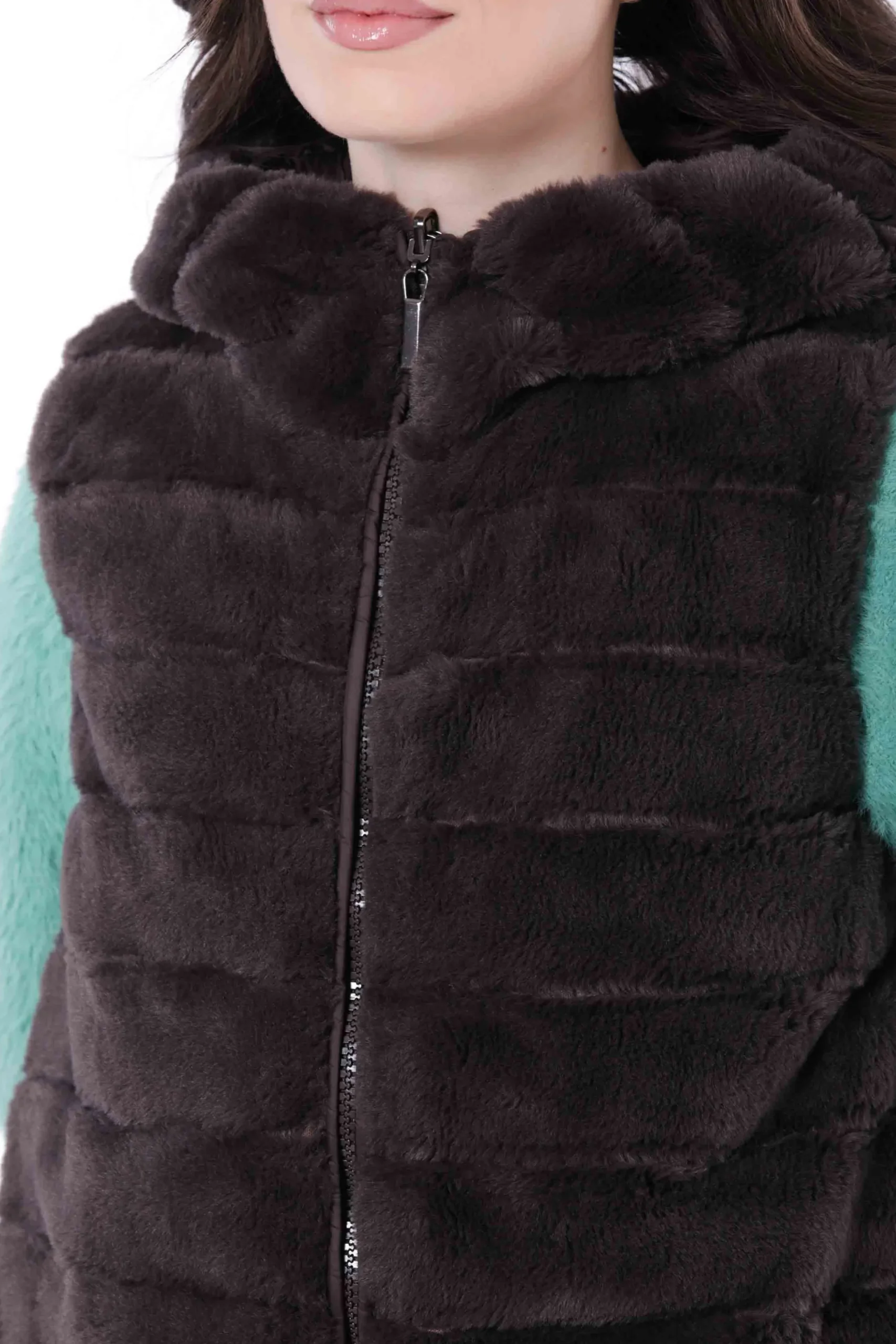 gilet_imbottito_in_pellic_2.webp Discount Gilet imbottito in pelliccia sintetica Mimi Mua Donna Giacche