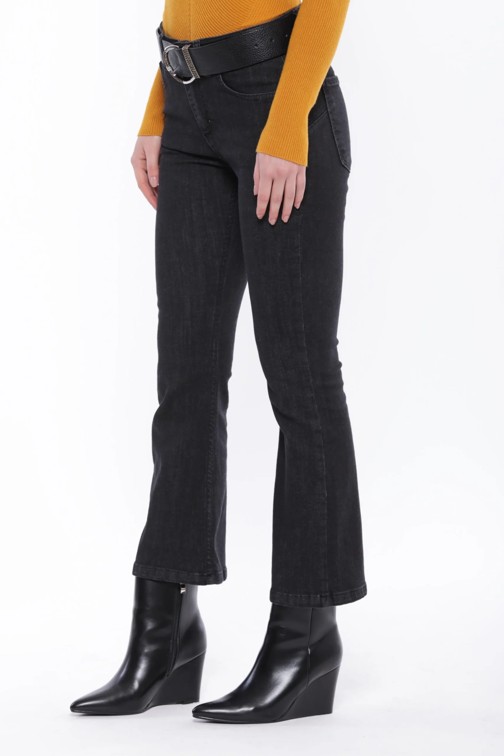 jeans_svasato_mimi_mua_da_2.webp Outlet Jeans svasato Mimi Mua dal design classico Donna Pantaloni