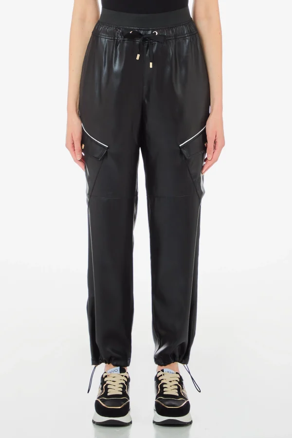 Hot Pantaloni jogger in ecopelle con tasche a zip di Donna Pantaloni